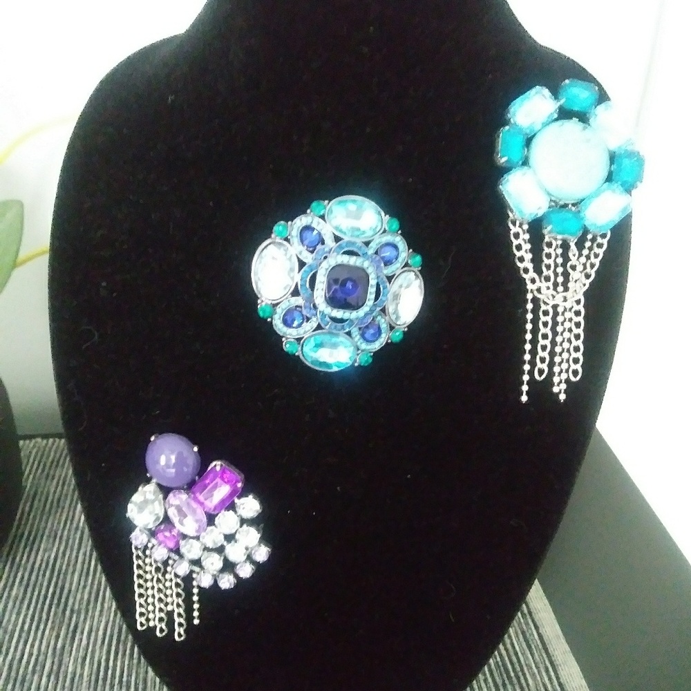 3 Beautiful Brooches as a Set.